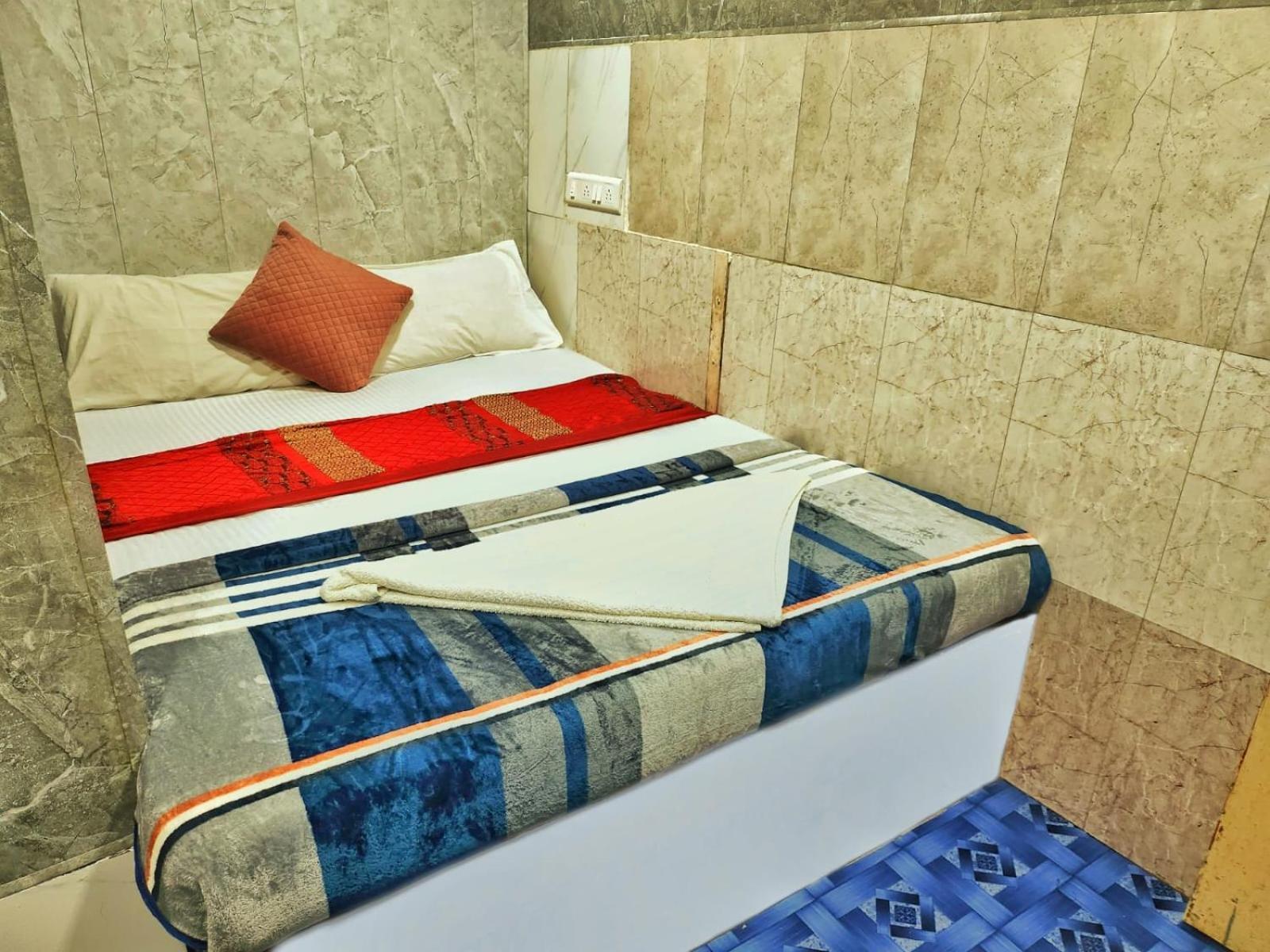 Amaan Hotel Mumbai Exterior photo