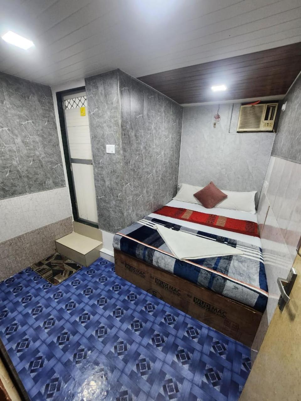 Amaan Hotel Mumbai Exterior photo